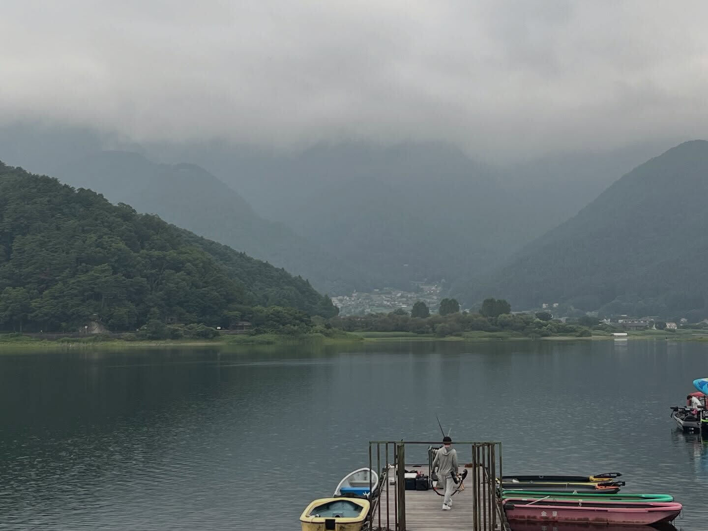 今朝は三つ峠、十二ヶ岳も雲の中☁️